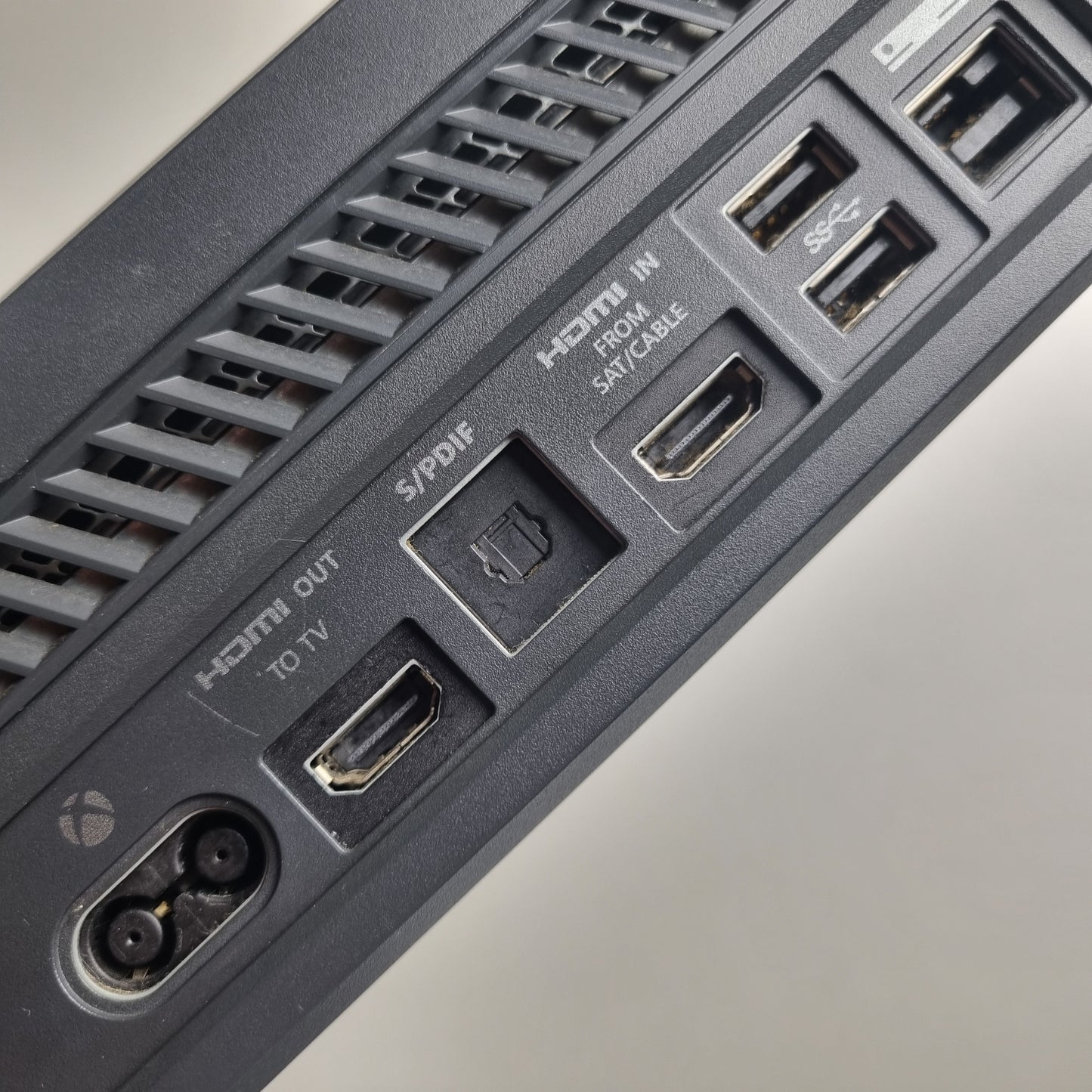 Showing the back of an official Microsoft Xbox One refurbished console limited edition Halo 5: Guardians 1 terabyte