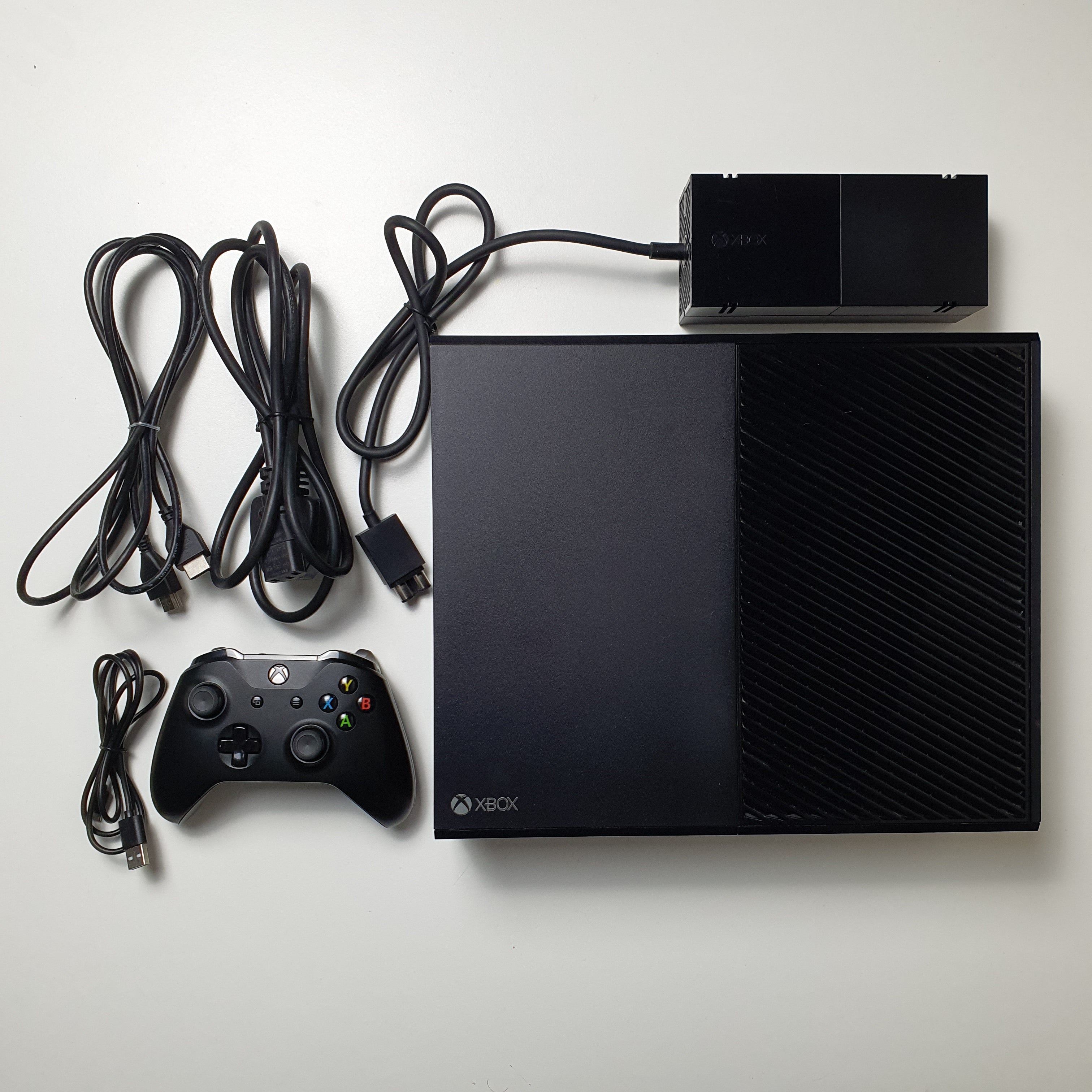 Xbox One 1 TB outlet Console + Controller + Cords