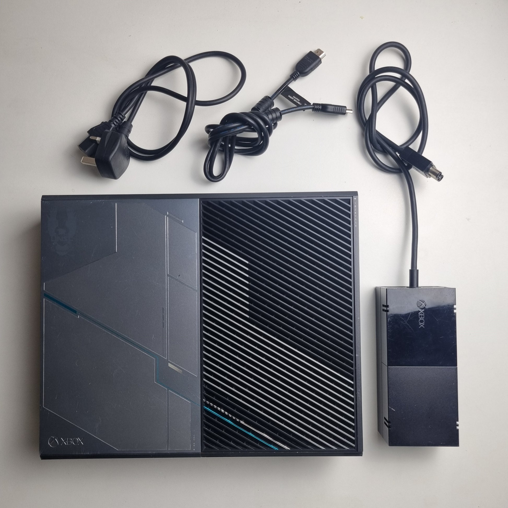 Official Microsoft Xbox One refurbished console limited edition Halo 5: Guardians 1 terabyte with power supply