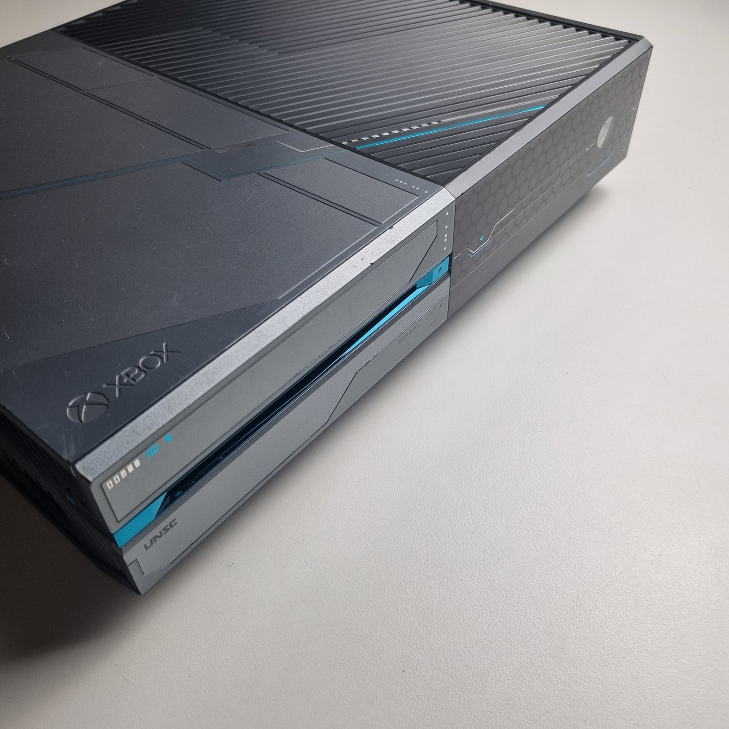 Official Microsoft Xbox One refurbished console limited edition Halo 5: Guardians 1 terabyte