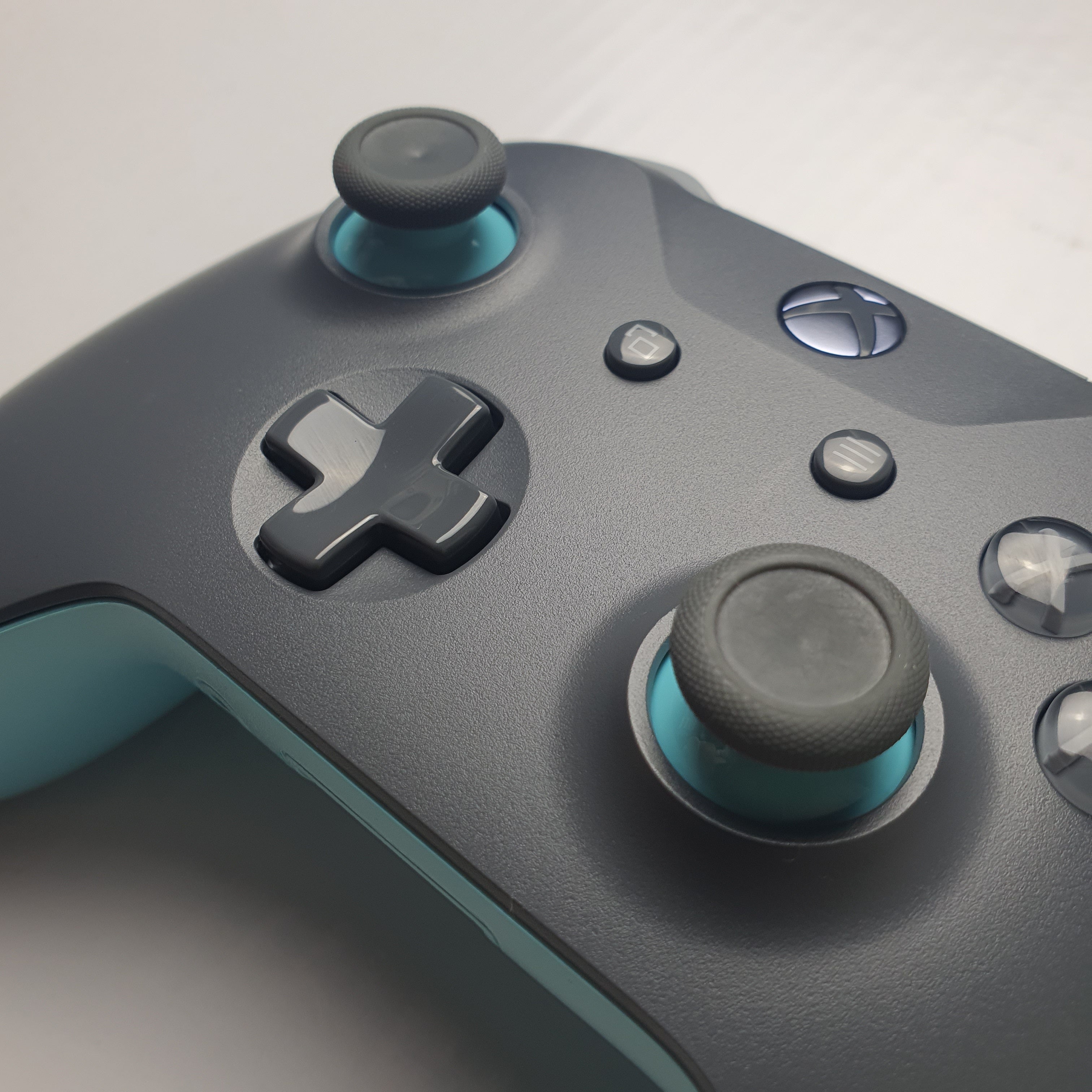 Xbox grey and blue deals wireless controller